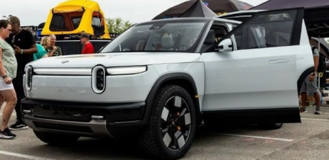 Rivian R2在现场照片中详细展示